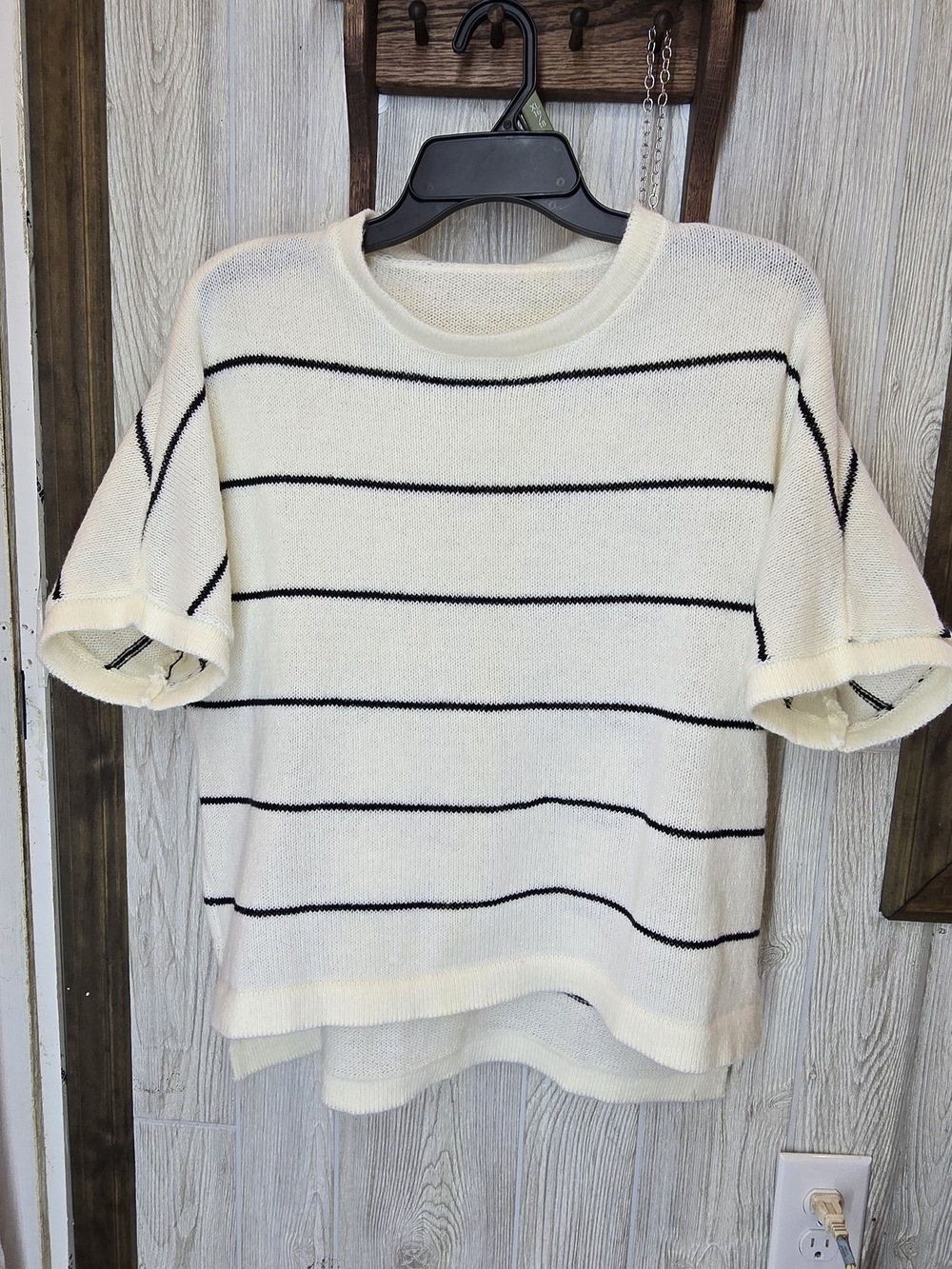 SHEIN Cream Short-Sleeve Crewneck Sweater with Black Stripes